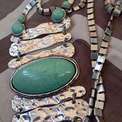 Vintage Art Deco Necklace with Green Stone, like new