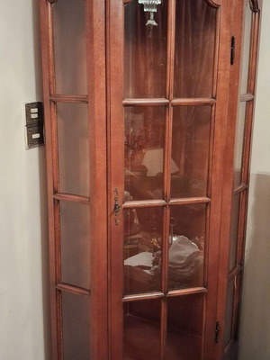 Corner showcase with 3 glass shelves and drawer like new