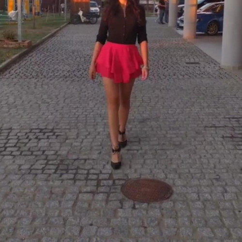 Red set with skort and tied top like new