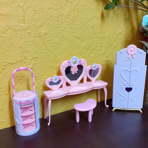 Barbie 12 Dancing Princesses Ballet Vanity Playset used, furniture set