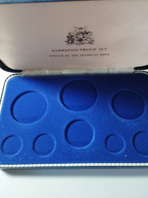 Βελούδινη επίσημη θήκη για σετ νομισμάτων Νησιά Μπαρμπάντος σαν καινούργιο