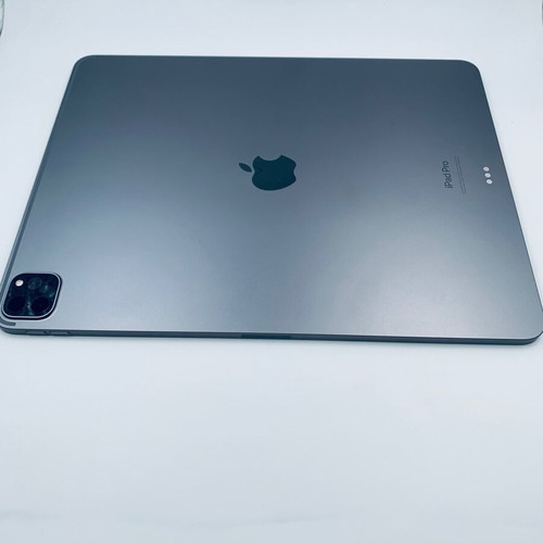 iPad Pro 12.9 2022 256GB used with Magic Keyboard, charger and cable