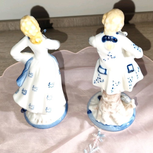 Porcelain figurines blue white vintage like new