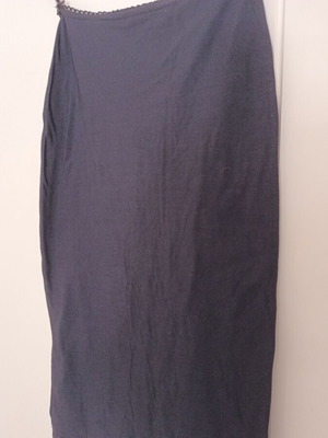 On Line black elastic skirt like new midi