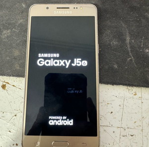 Samsung Galaxy J5 2016 16GB SM-J510FN отлична състояние на екрана, леки следи по рамката