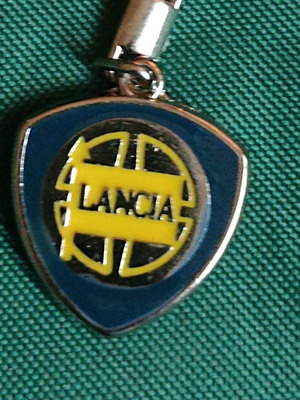 Vintage μπρελόκ Lancia σαν καινούργιο με μεταλλική ασπίδα και σμάλτο