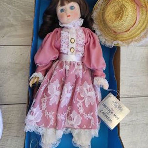Porcelain doll The Heritage Mint Collection Alicia new, height 40 cm