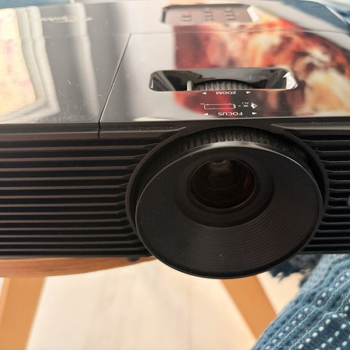 Optoma projector like new, DLP technology, HDMI, USB power out