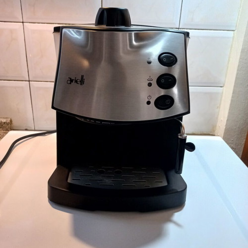 Arielli espresso machine like new, 2-liter capacity