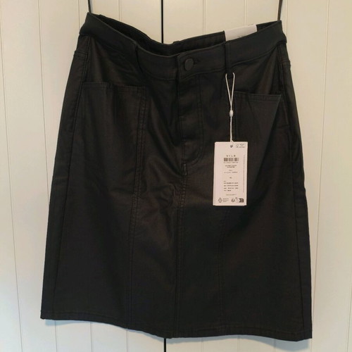 Vila shiny black skirt size XL, new