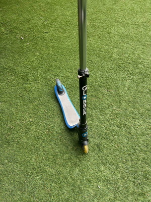 Globber scooter like new with purple handle plastics