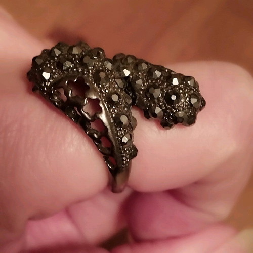 Vintage ring like new, black