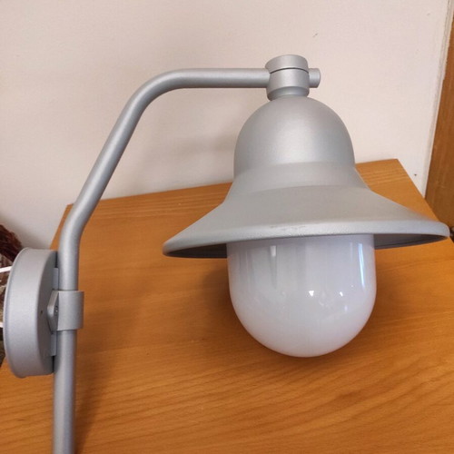 Wall-mounted cast outdoor sconce