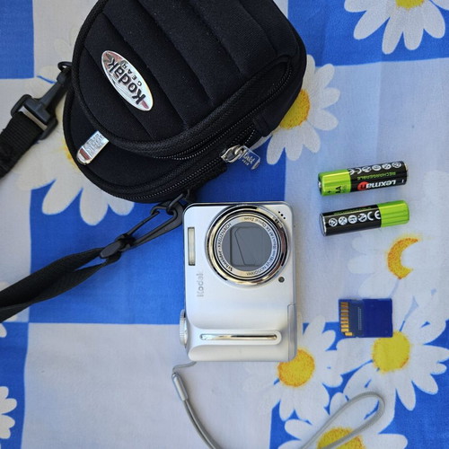 Kodak EasyShare C875 8.0MP Digital Camera silver, like new