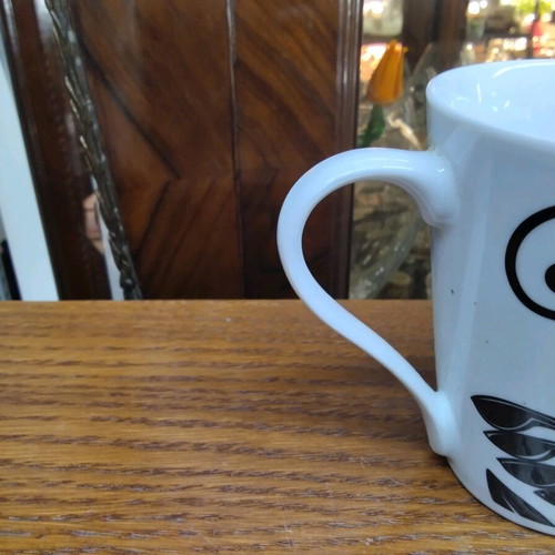 Ceramic mug leaves like new 10x6x9