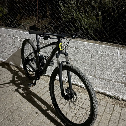 Mountain bike, black, 20 inch, disc brakes, front suspension