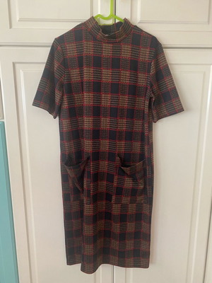 Zara midi dress used, multicolored, straight cut with pockets
