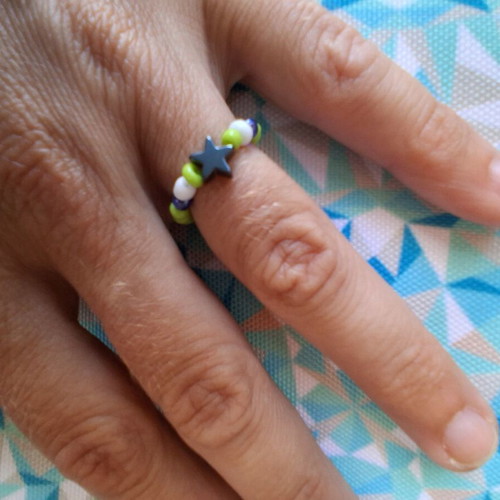Elastic ring with beads and hematite star, like new