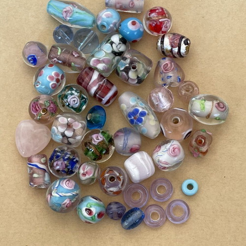 Glass beads pack, assorted sizes and colors