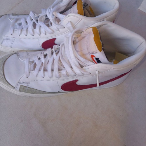 Nike athletic boots size 45 used, white and red
