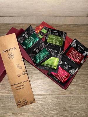 Apivita mask set with aloe, pomegranate, ginkgo biloba and brush