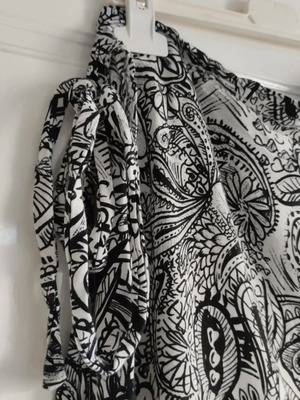 Celestino wrap maxi paisley skirt like new, black and white
