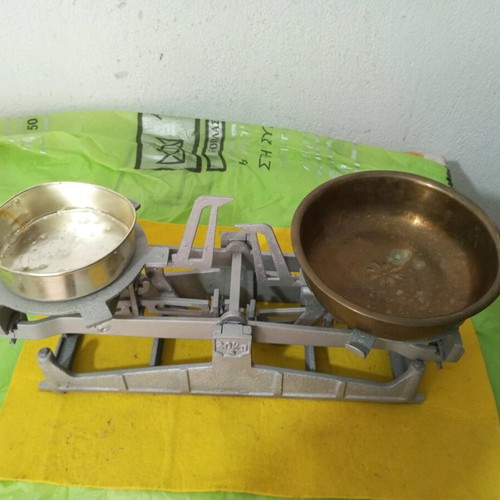 Old grocery store scale used