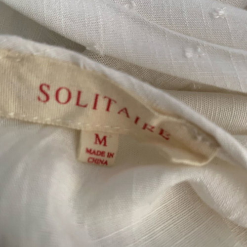Solitaire white blouse with embroidered flowers like new, size M