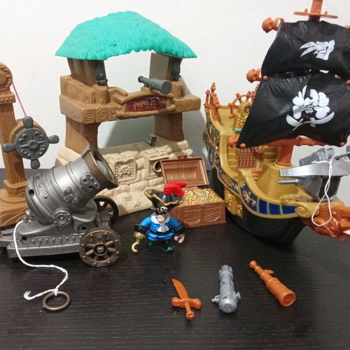 BW Pirate Ship and Island Playset used with figure and accessories