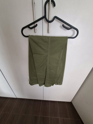 Παντελόνι chino Benetton σαν καινούργιο, πράσινο λάδι-χακί, μέγεθος XXL