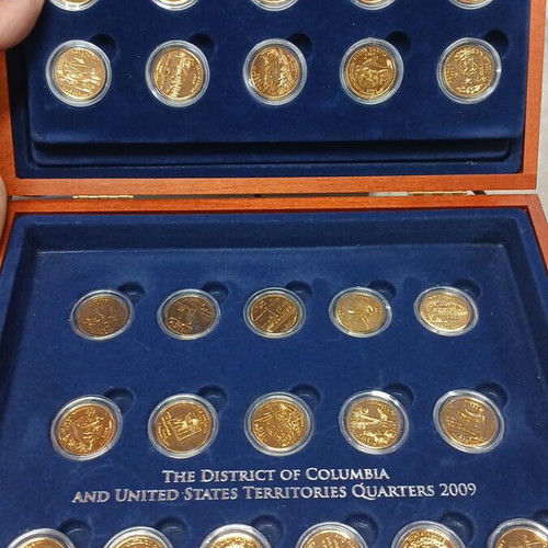 Quarter dollar gold-plated coin collection like new, 56 pieces