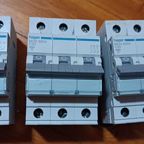 HAGER triple-pole fuse set like new, 6 pieces