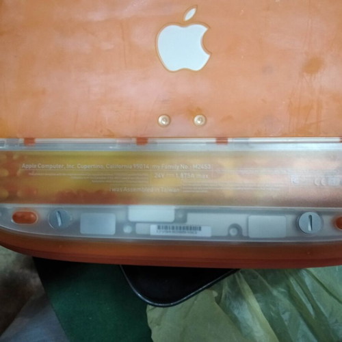 Apple iBook M2453 laptop used with original charger