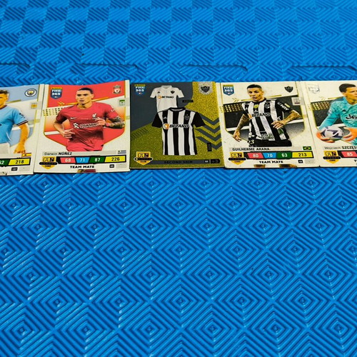Panini FIFA 365 cards like new, set of 5