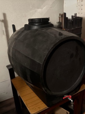 Plastic barrel 300L like new, black large capacity