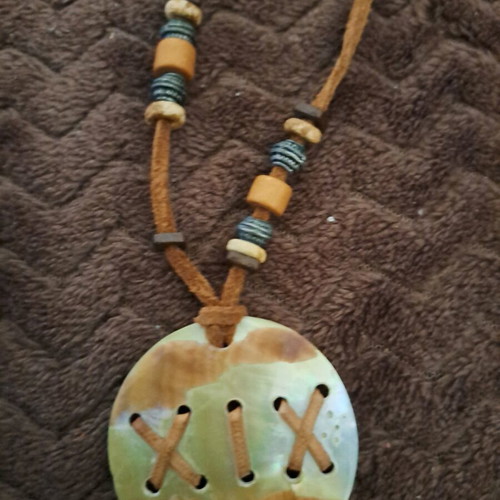 Necklaces like new, pack with bone and glass