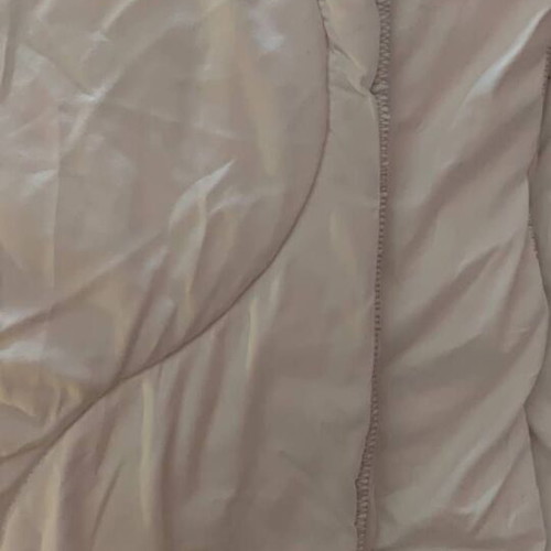 Single thick quilt like new, warm and lightweight filling