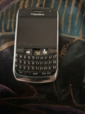 Blackberry 8900 used for spare parts without charger and battery