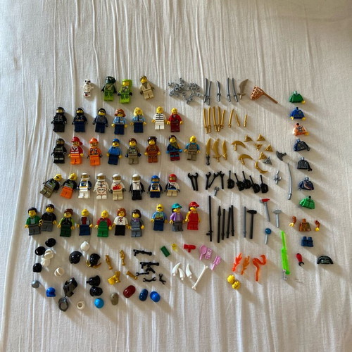 Lego figures and weapons used