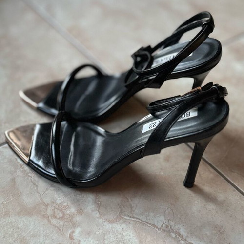 Black sandals with gold detail like new, size 36