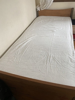 Single bed with anatomical mattress like new