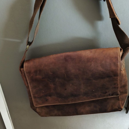 Work bag brown with inner pockets and strap like new