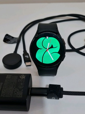 Galaxy Watch 4 Aluminium 40mm waterproof with heart rate monitor like new without charger