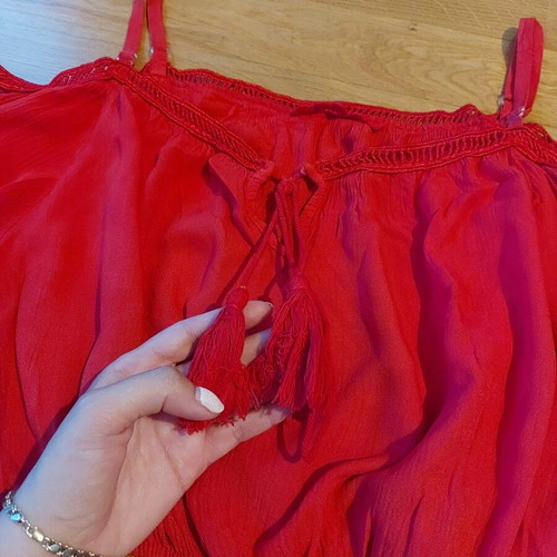Crop top with open shoulders red, like new, size S