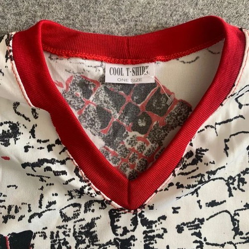 Cool T-shirt one size, fits better S, like new, black and white