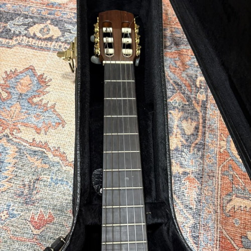 Ahera Concerto Classical Guitar like new with case