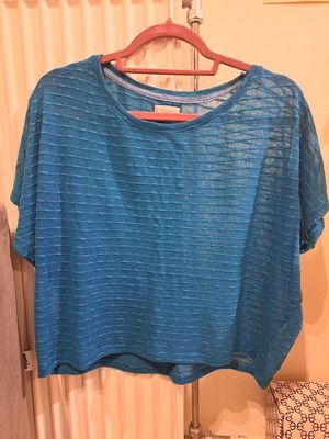 Pull & Bear blue blouse like new, loose fit, perforated fabric