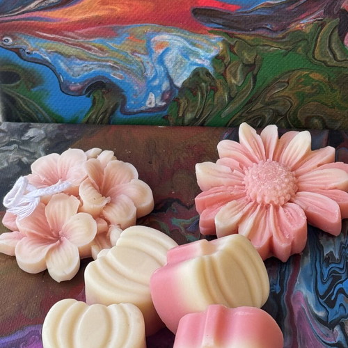 Handmade candle and wax melts with 2 flowers and 4 pumpkins