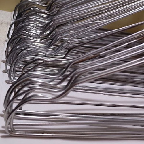 Wire Hangers pack of 100 like new, divided in tens
