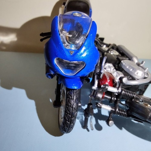Triumph TT600 and Bonneville Bobber 1:18 scale models like new